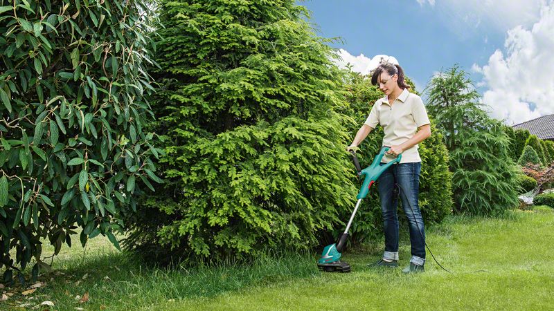 Bosch 06008A5200 Praktično šišanje oko biljaka i drveća