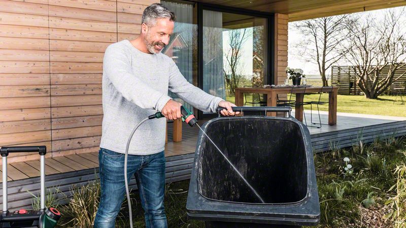 Bosch 06008B6001 Efikasno očisti kante za smeće