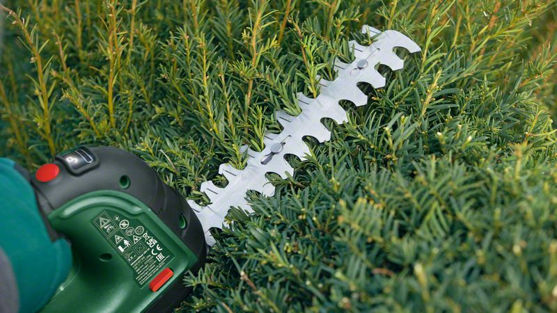 Bosch 0600857001 Udobno rukovanje pri orezivanju mlade žive ograde