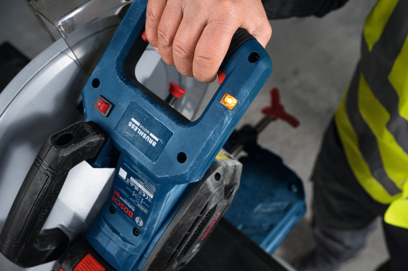 Bosch Testera za sečenje metala GCD 18V-355