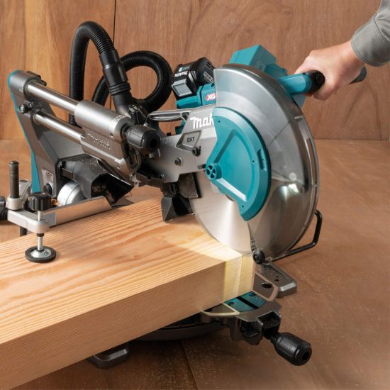 Makita Akumulatorska potezno-nagibna testera 40V Solo LS004GZ01