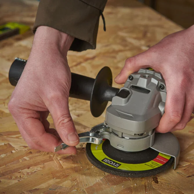 RYOBI Set aku. ugaona brusilica (125mm) + punjač+ baterija 4Ah (18V ONE+™) – RAG18125-1C40S - Slika 5