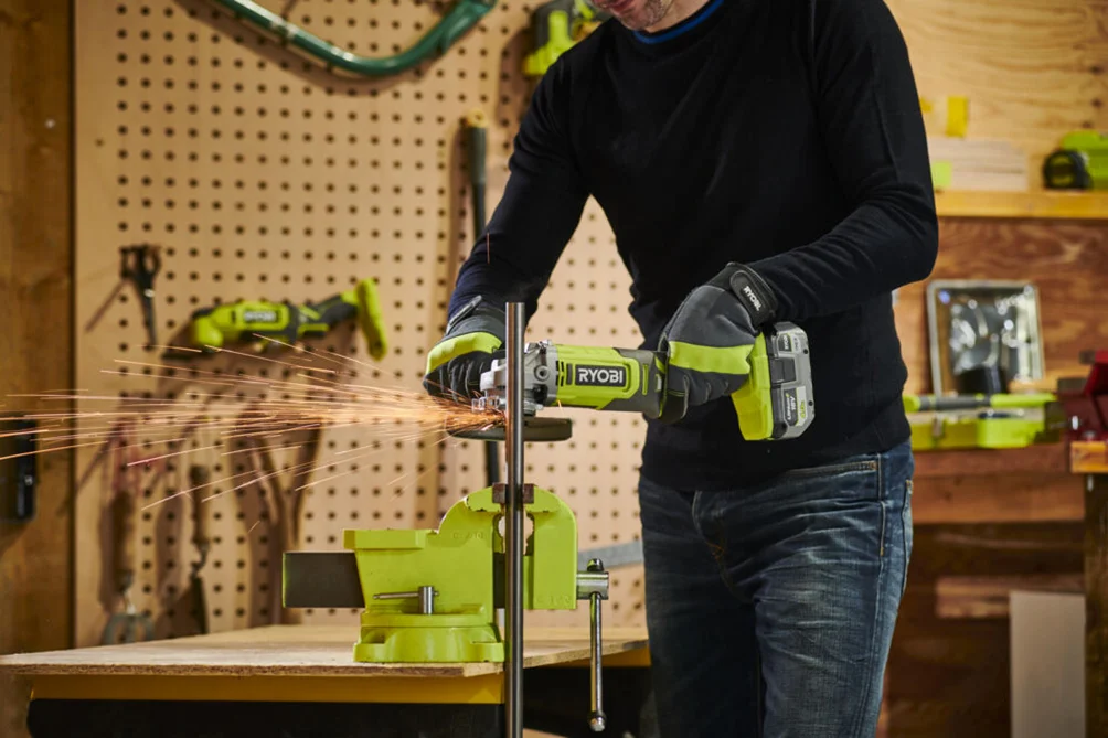 RYOBI Set aku. ugaona brusilica (125mm) + punjač+ baterija 4Ah (18V ONE+™) – RAG18125-1C40S - Slika 6