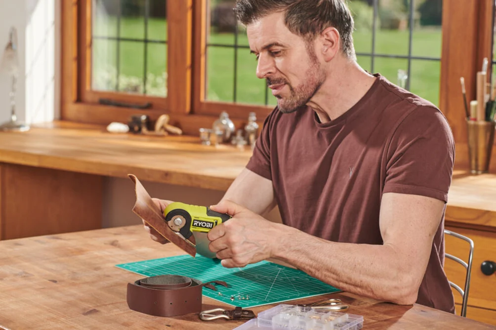 RYOBI Kompaktni bežični alat za sečenje, USB Lithium™ 4V (2,0 Ah) - RCT4-120G - Slika 2