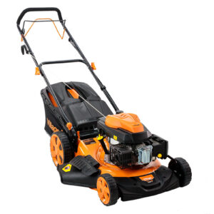 Tehničke karakteristike Tip kućišta: Čelično Površina košenja: 1500 m² Tip pogona: Samohodni Broj obrtaja: 2800 rpm Snaga motora: 3 kW Tip motora: T 8 OHV Zapremina sakupljača: 60 l Zapremina motora: 173 cm³ Prečnik točka (prednji/zadnji): 178 mm / 254 mm Visina košenja: 25 - 75 mm (7 nivoa, centralno) Širina košenja: 501 mm Težina pakovanja: 39 kg Obim isporuke: Villager Motorna benzinska samohodna kosačica Atlas 5111 T Kartonsko pakovanje